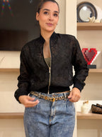 CHAQUETA BOMBER CORTA EN ENCAJE FLORAL TRANSPARENTE